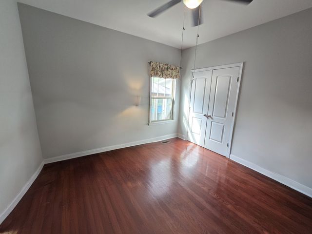104 Yates Dr, Bon Aqua, TN 37025
