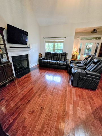 104 Yates Dr, Bon Aqua, TN 37025