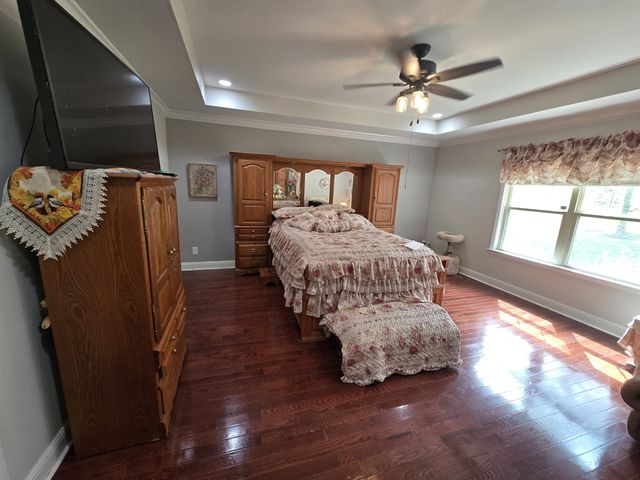 104 Yates Dr, Bon Aqua, TN 37025