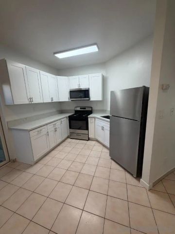 350 E Washington Ave B, Escondido, CA 92025