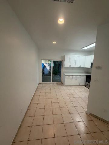 350 E Washington Ave B, Escondido, CA 92025
