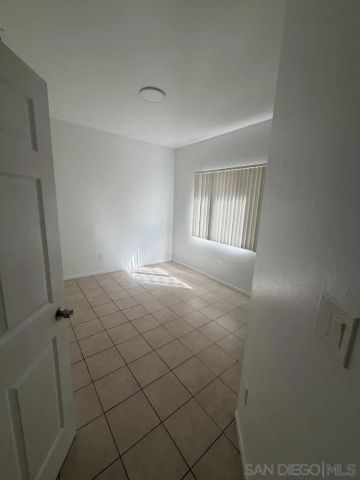 350 E Washington Ave B, Escondido, CA 92025