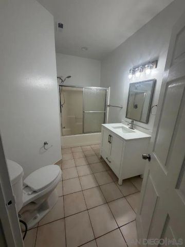 350 E Washington Ave B, Escondido, CA 92025