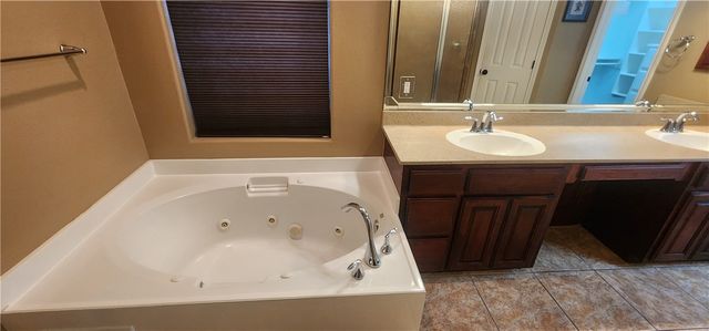 2621 Bruin Dr, Corpus Christi, TX 78414