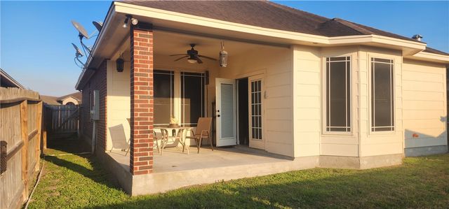 2621 Bruin Dr, Corpus Christi, TX 78414