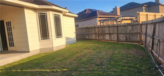 2621 Bruin Dr, Corpus Christi, TX 78414