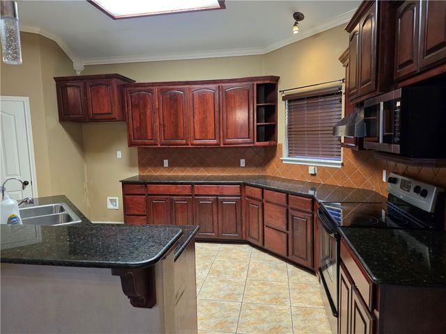 2621 Bruin Dr, Corpus Christi, TX 78414