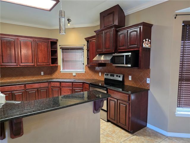 2621 Bruin Dr, Corpus Christi, TX 78414