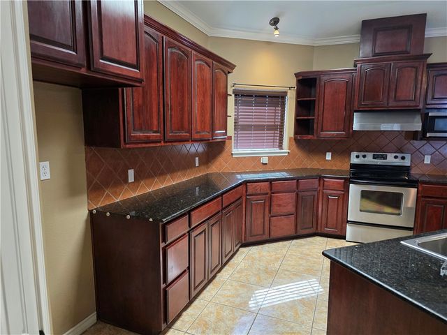 2621 Bruin Dr, Corpus Christi, TX 78414