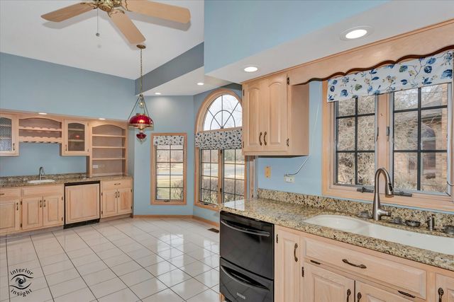 9306 Fox Run Circle, Frankfort, IL 60423