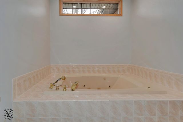 9306 Fox Run Circle, Frankfort, IL 60423