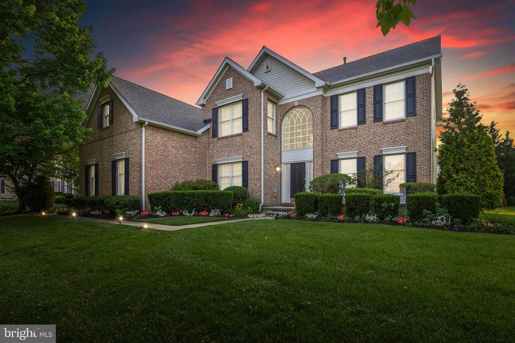 127 OAKMONT DR, Moorestown, NJ 08057