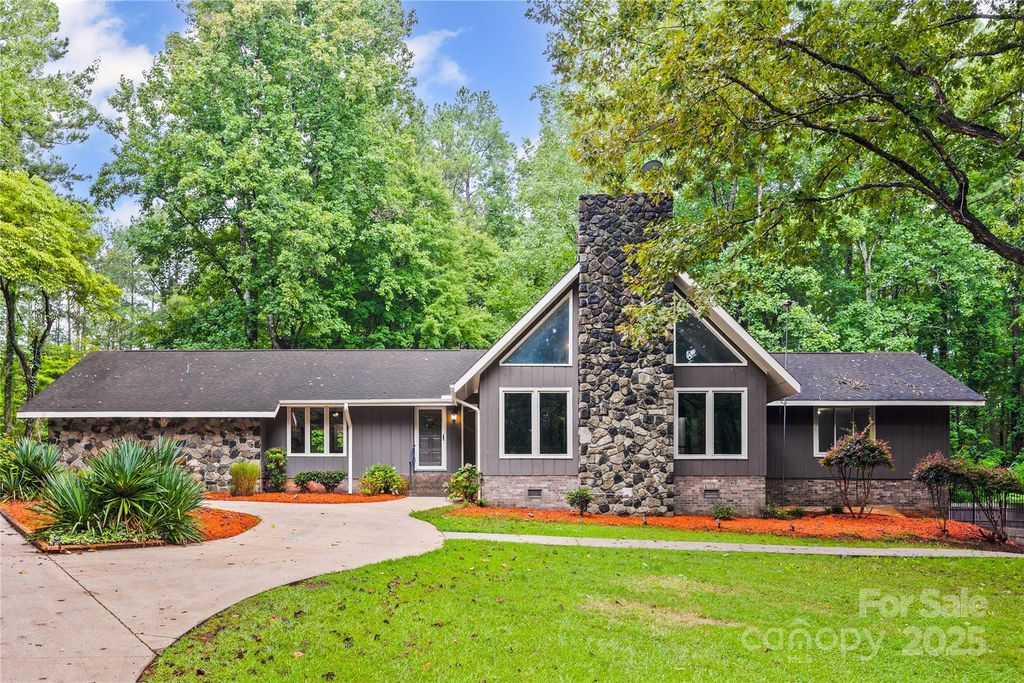 912 Pineview Lakes Road, Chester, SC 29706