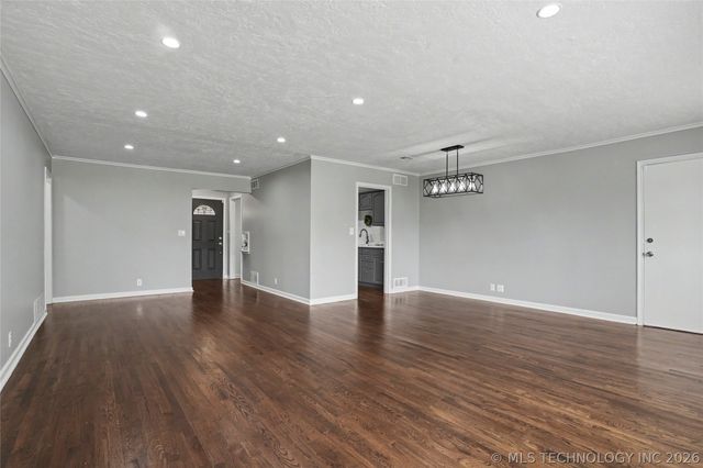 3913 S Jamestown Avenue, Tulsa, OK 74135