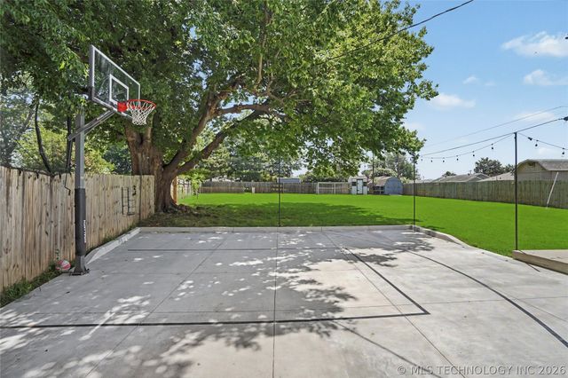 3913 S Jamestown Avenue, Tulsa, OK 74135