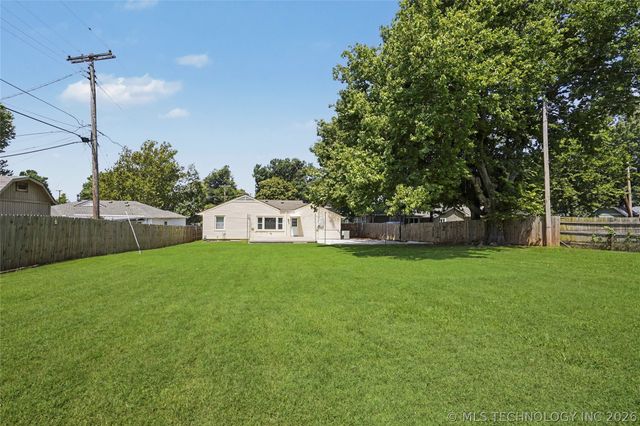 3913 S Jamestown Avenue, Tulsa, OK 74135