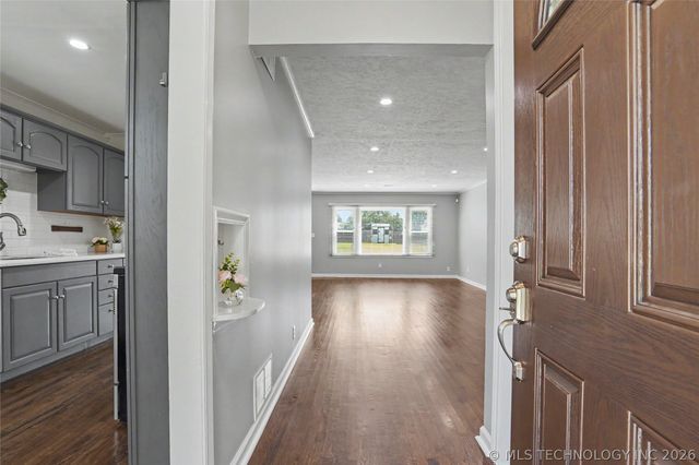 3913 S Jamestown Avenue, Tulsa, OK 74135