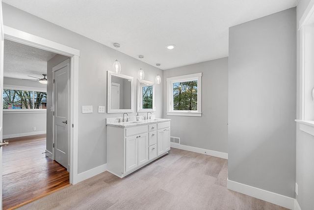 5 LONGFELLOW LN, Columbia, MO 65203
