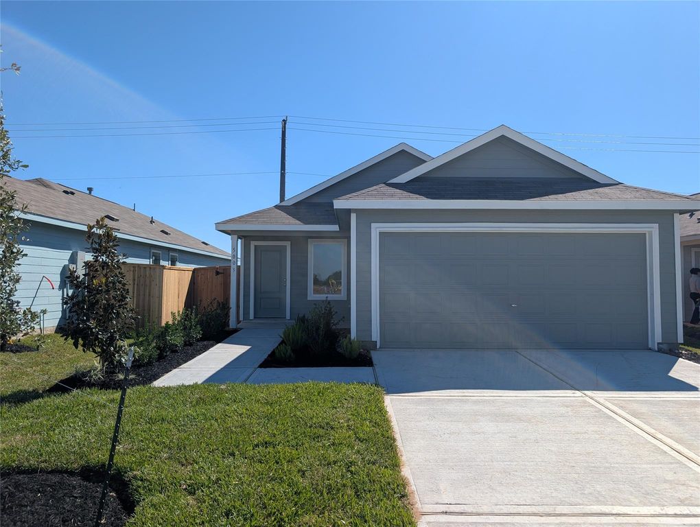 653 Maria Elena Way, Cleveland, TX 77327