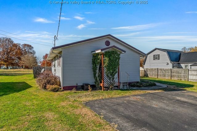 244 A Ivywood Street, Eleanor, WV 25070