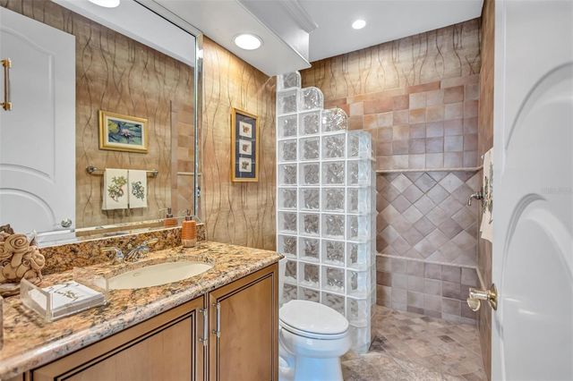 5207 SAND LAKE COURT, Sarasota, FL 34238