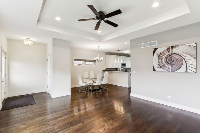 5251 W Nelson Street, Chicago, IL 60641