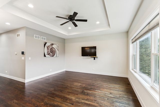 5251 W Nelson Street, Chicago, IL 60641