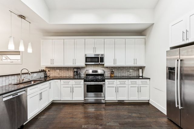 5251 W Nelson Street, Chicago, IL 60641