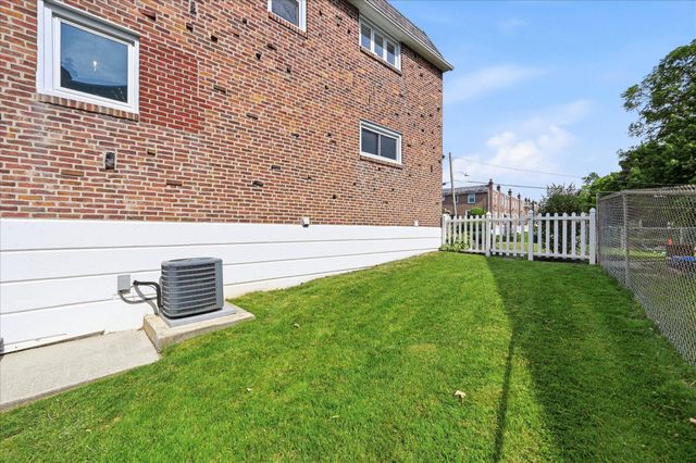 5242 GRAMERCY DR, Clifton Heights, PA 19018
