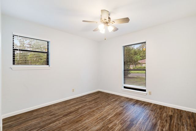 350 Town East Drive, Reno, TX 75462