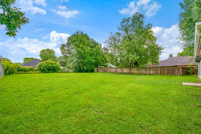 350 Town East Drive, Reno, TX 75462