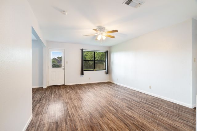 350 Town East Drive, Reno, TX 75462