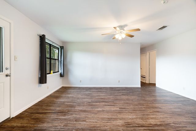 350 Town East Drive, Reno, TX 75462