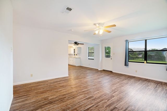 350 Town East Drive, Reno, TX 75462