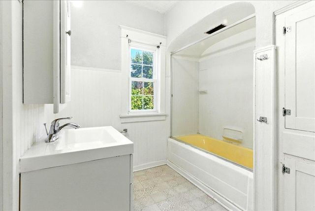 322 W 8th Street, Cedar Falls, IA 50613