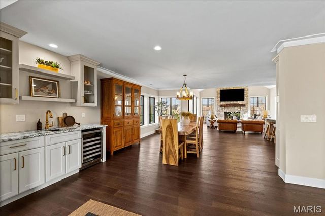 1824 Topping Road, St Louis, MO 63131