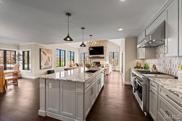 1824 Topping Road, St Louis, MO 63131