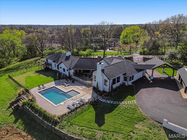 1824 Topping Road, St Louis, MO 63131