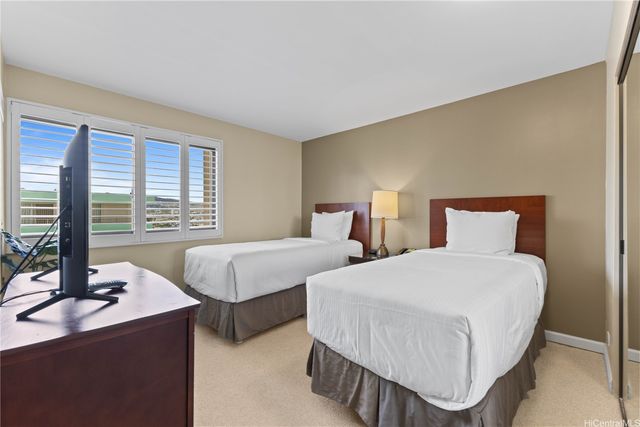 2470 Kalakaua Avenue 2004, Honolulu, HI 96815