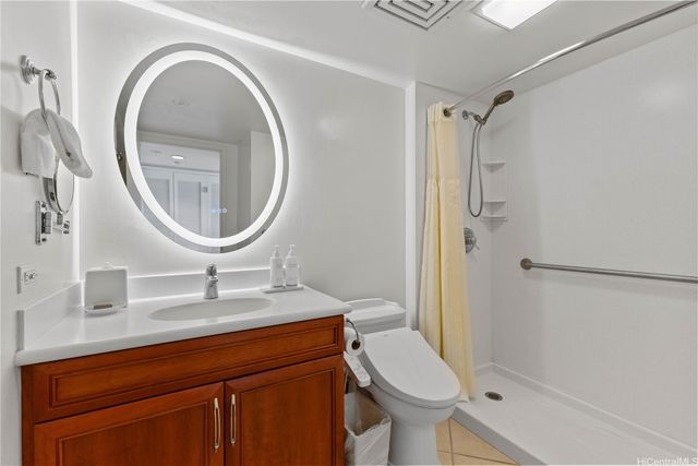2470 Kalakaua Avenue 2004, Honolulu, HI 96815