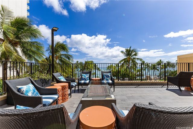 2470 Kalakaua Avenue 2004, Honolulu, HI 96815