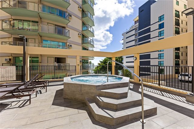 2470 Kalakaua Avenue 2004, Honolulu, HI 96815