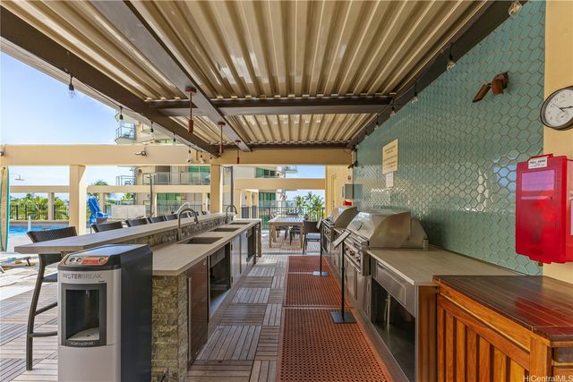 2470 Kalakaua Avenue 2004, Honolulu, HI 96815