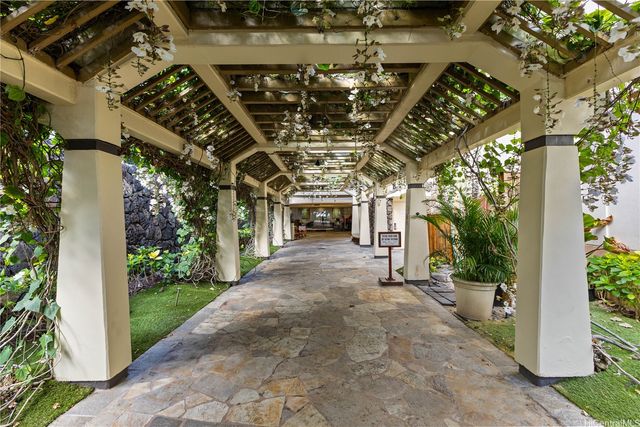 2470 Kalakaua Avenue 2004, Honolulu, HI 96815