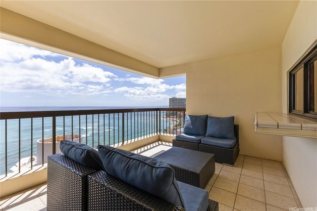 2470 Kalakaua Avenue 2004, Honolulu, HI 96815