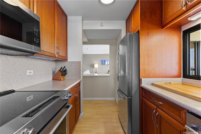 2470 Kalakaua Avenue 2004, Honolulu, HI 96815