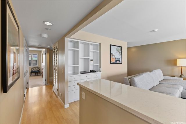 2470 Kalakaua Avenue 2004, Honolulu, HI 96815