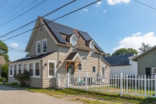 25 Broadway, East Lyme, CT 06357