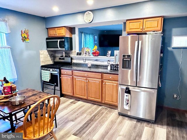 212 N VINE ST, Clayton, NJ 08312