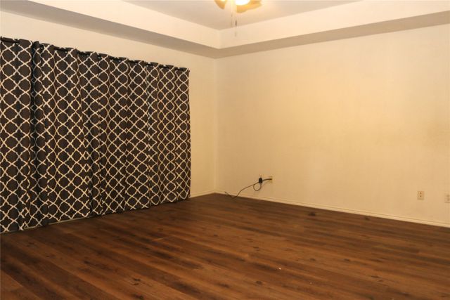 4710 Lincolnshire Drive, Grand Prairie, TX 75052